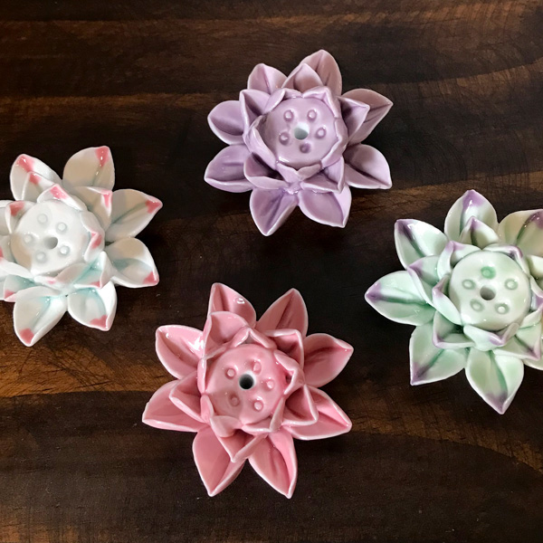 蓮のお香立て（陶器）が入荷しました